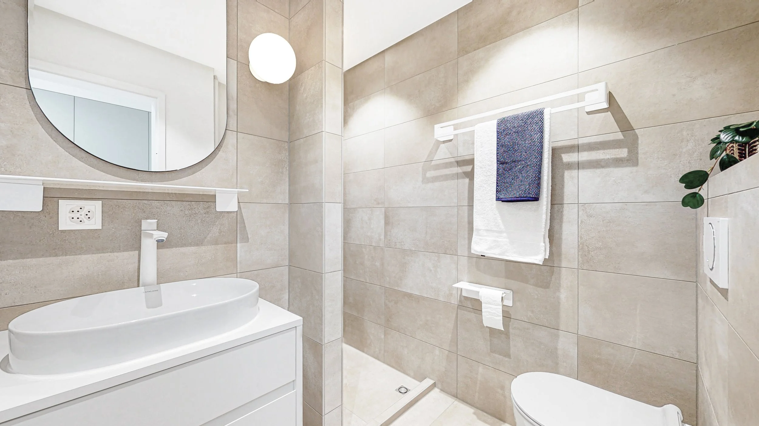 Monolite – Dusche und WC