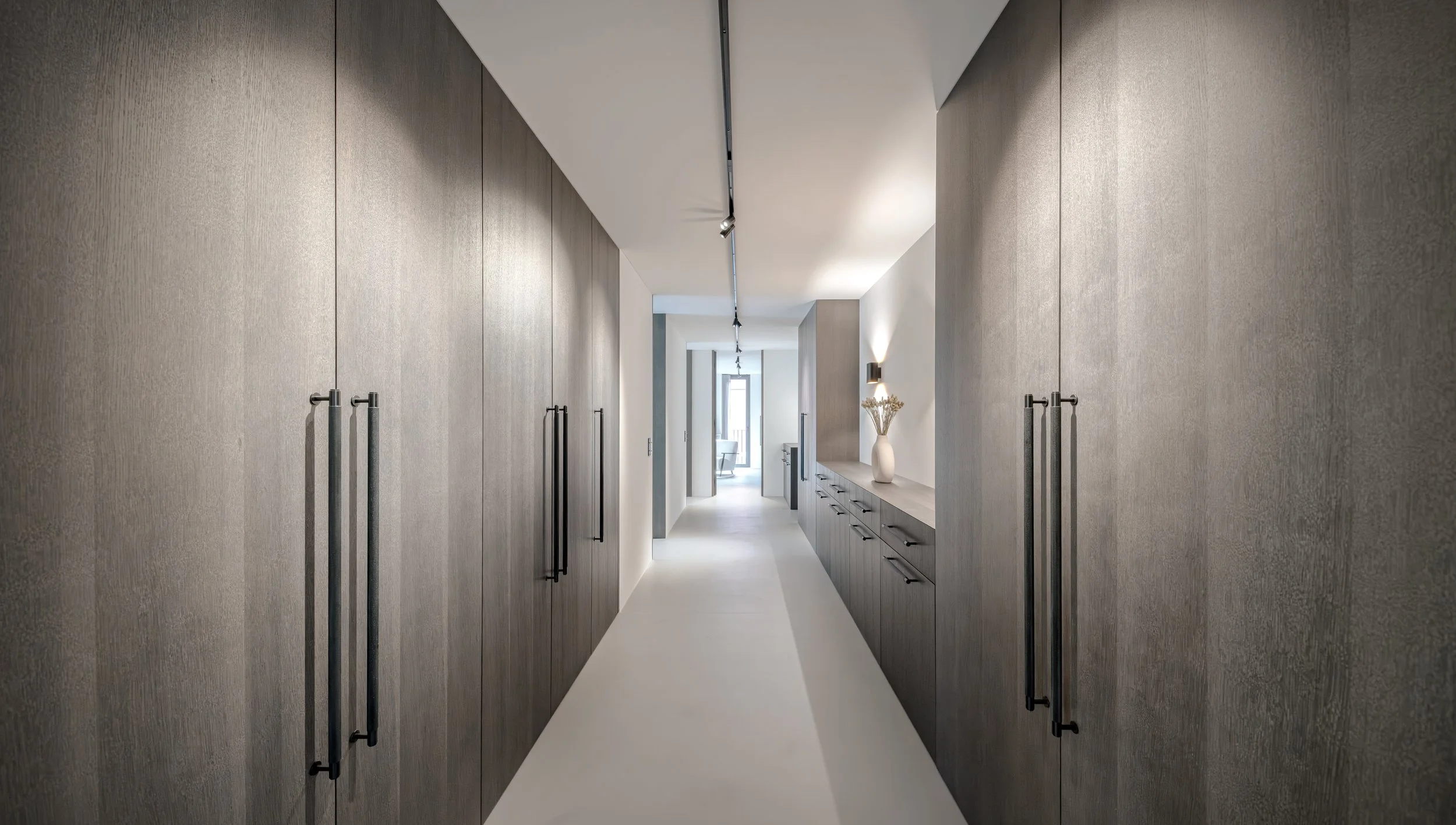 puro panorama, Ennetbürgen NW — vollständig erneuertes Terrassenhaus mit reduzierter Materialität