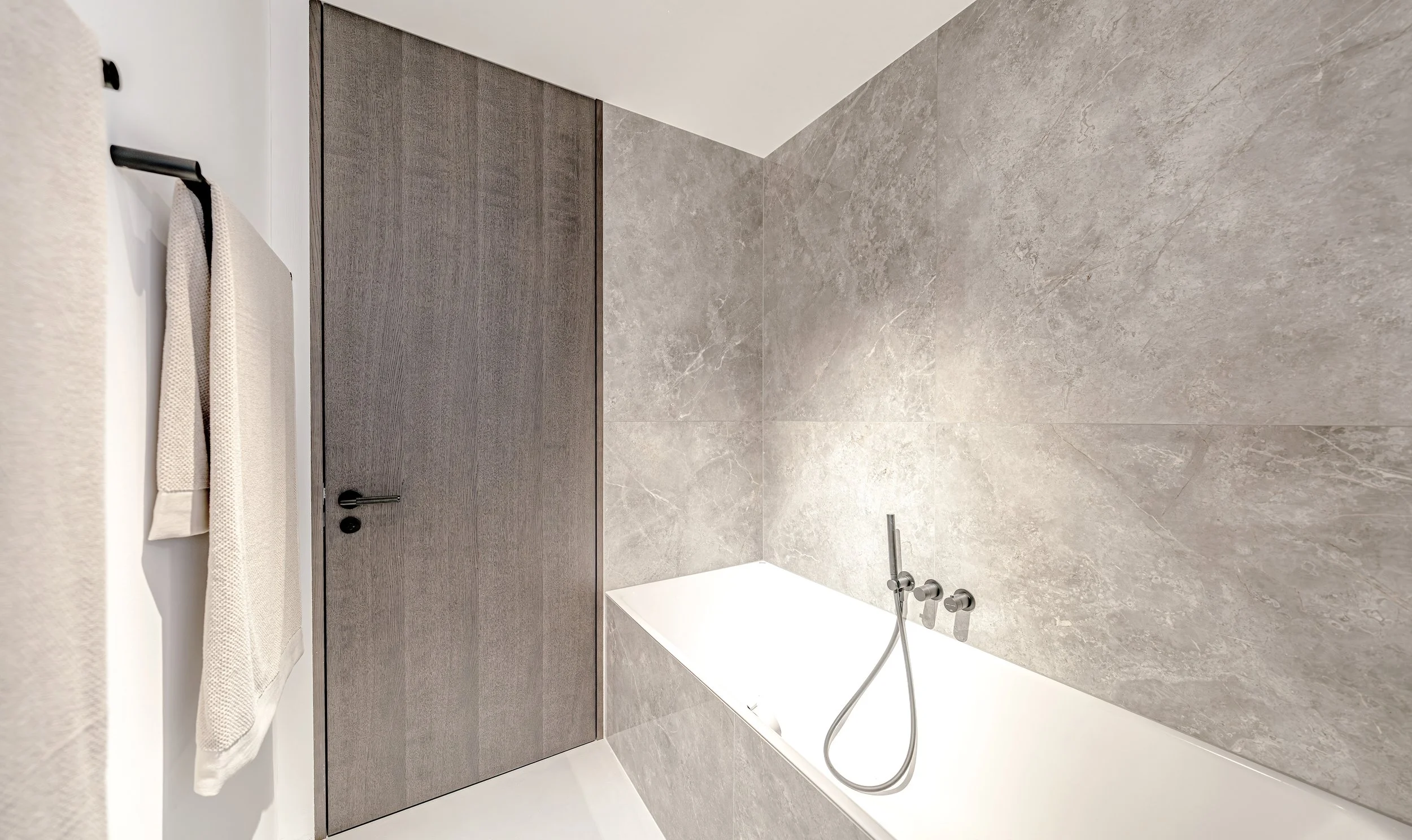 Puro Panorama – Badezimmer in Marmorfliesen