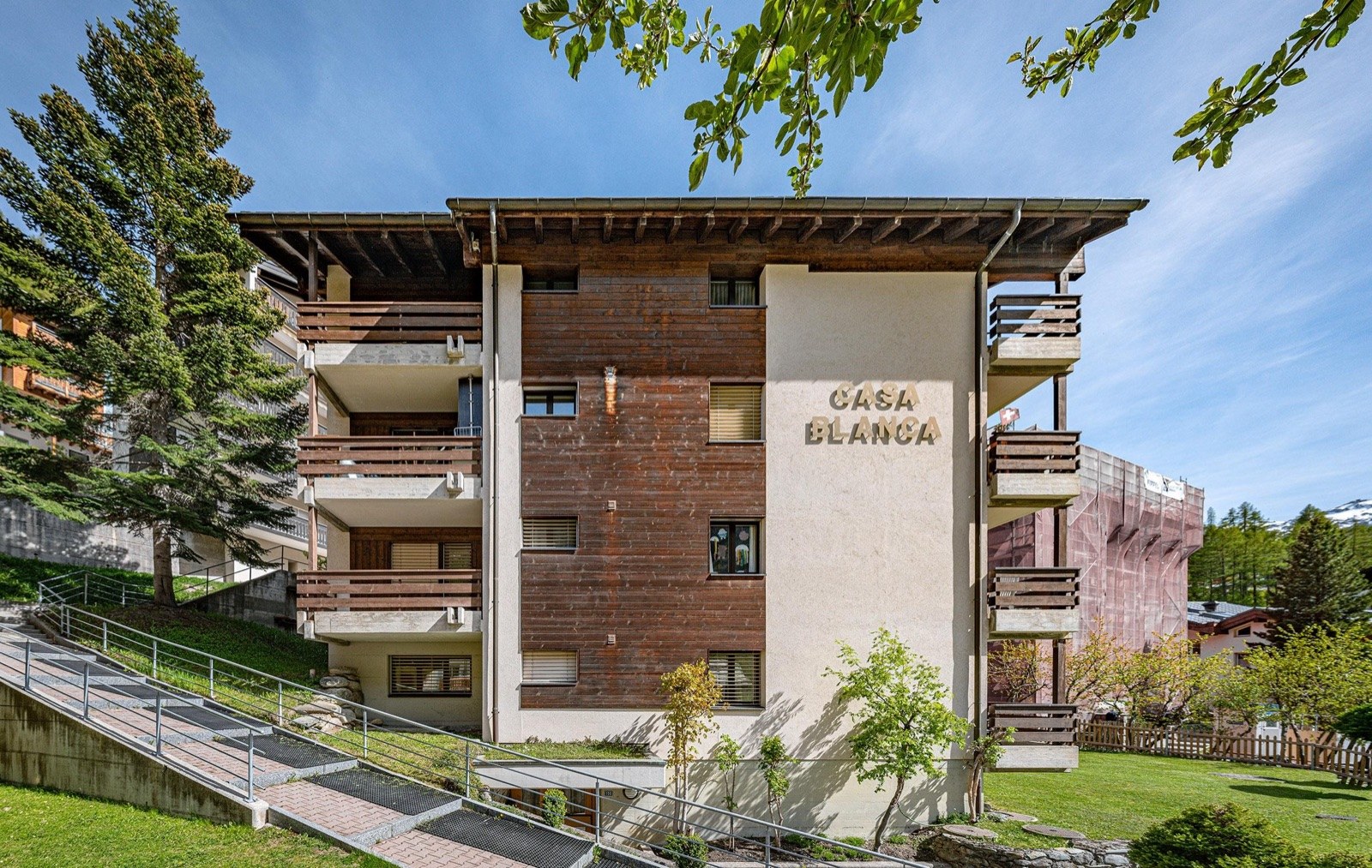 quattromila: Casa Blanca, Bestand